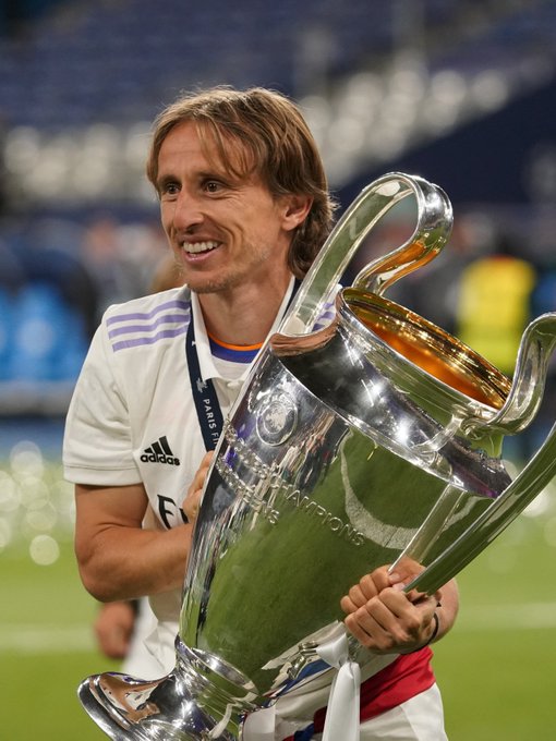 老将关键铲断救险，成全场转折点