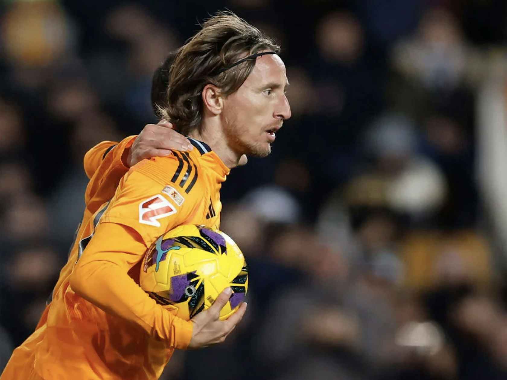 吴前贡献16分5篮板5助攻，两队唯一得分上双的本土球员